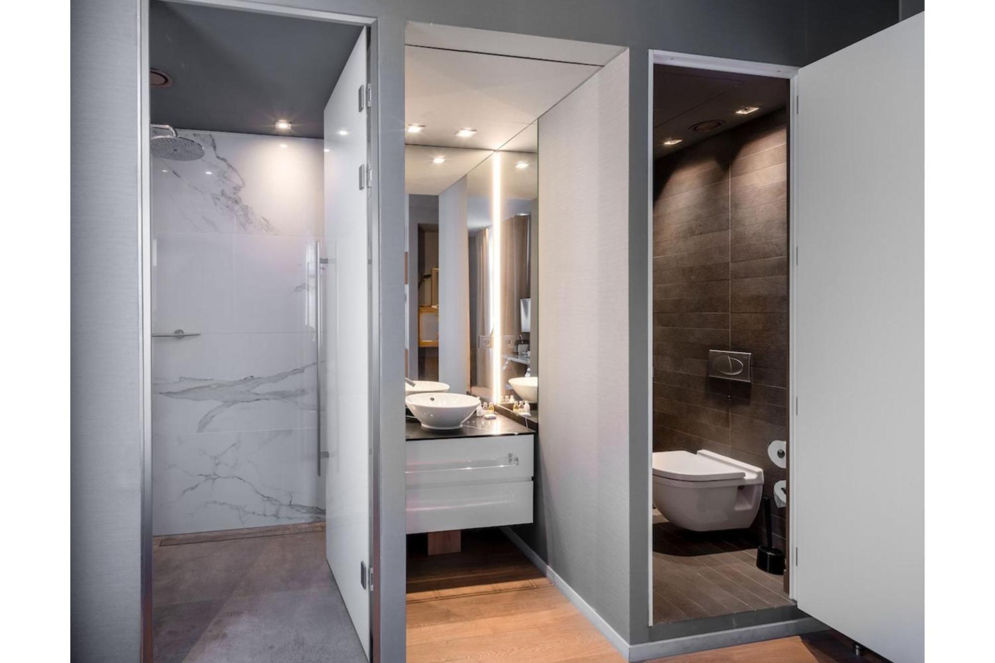 987 Design 4* Praha